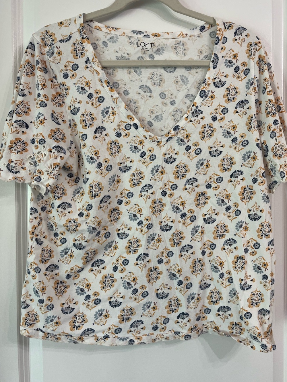 LOFT White VNeck Floral Short Sleeve Tee with Blue and Tan Accents 100% Cotton L